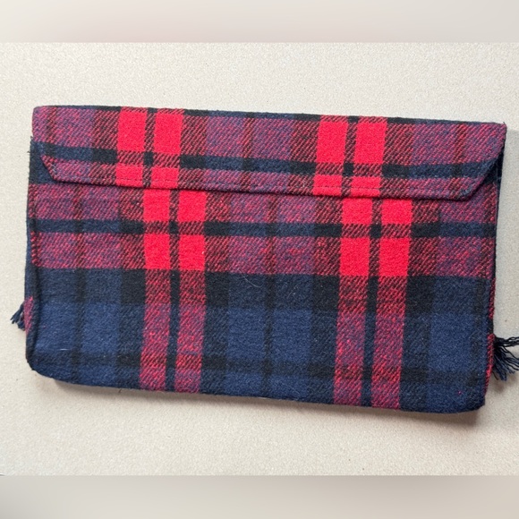 Estée Lauder Women's Plaid Cosmetic Pouch. - Picture 5 of 8
